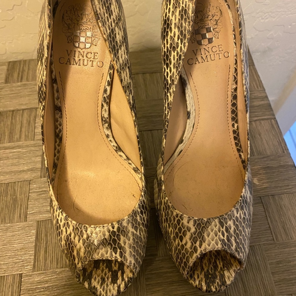 Vince Camuto pumps